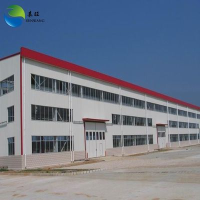 Canlı Yük 0.5KNm2 Çelik Yapı Atölyesi İsteğe bağlı Aydınlatma Sistemi ve Renkli Çelik Panelleri İçeren Ticari Duvar Malzemeleri
