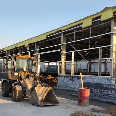 Alüminyum alaşımlı pencereler ve sandviç paneli ile özel çelik yapı depo