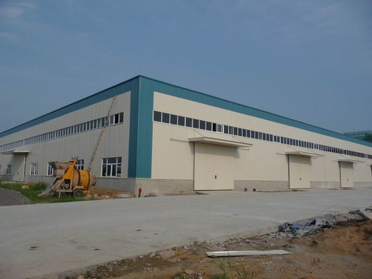 Sandviç paneli çatı ve galvanizli çerçeve ile çelik yapı depo
