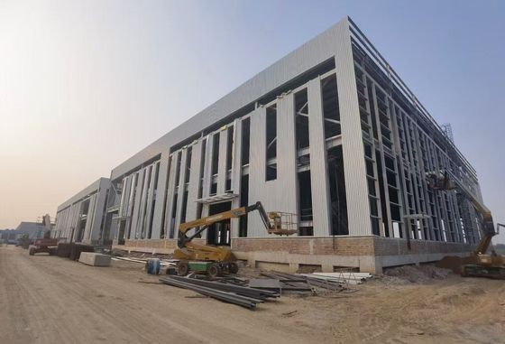 Endüstriyel Çelik Çerçeve Depo H kirişi ve Sandviç paneli çatı kaplama ile