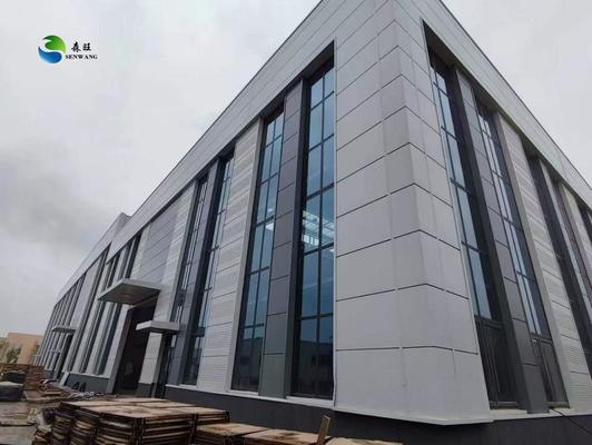 Yüksek yapısal güvenilirlik için açılı çelik braketli portal çelik yapı deposu